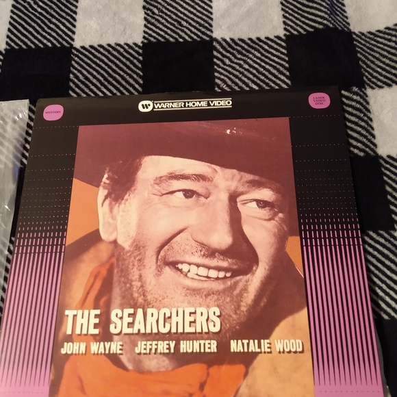 John Wayne movie, "The Searches",  on Vintage Laser Disc. HTF.   Disc inint cond - Picture 9 of 9